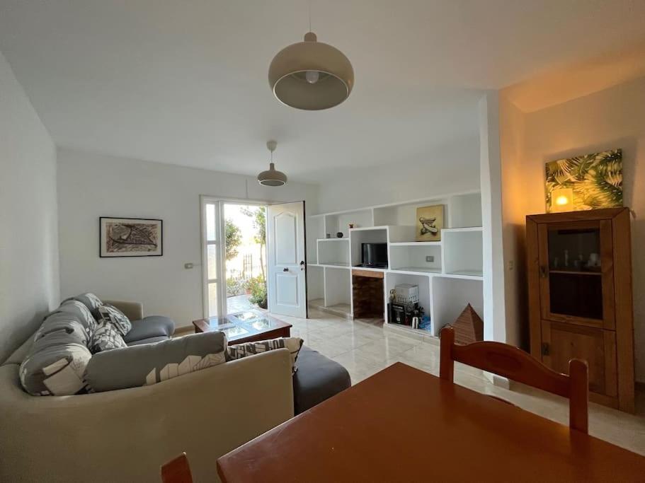 Playa Chica Apt With Terrace 100 M From The Sea Puerto del Carmen  Exterior photo